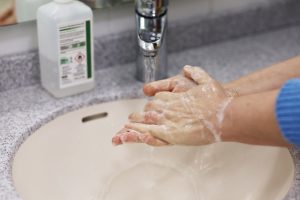 סבון נוזלי מחטא לניקוי ידיים